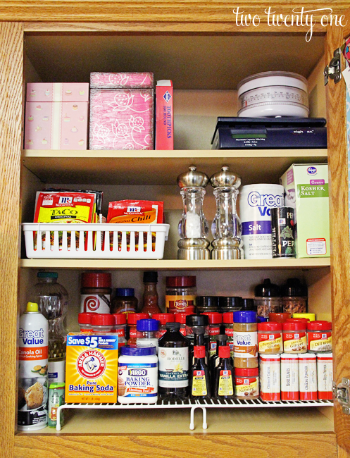 https://www.twotwentyone.net/wp-content/uploads/2013/01/organized-kitchen-cabinet.png