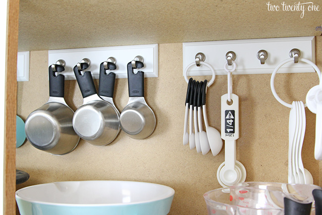 Make a magnetic cabinet organizer to keep measuring cups tidy - CNET