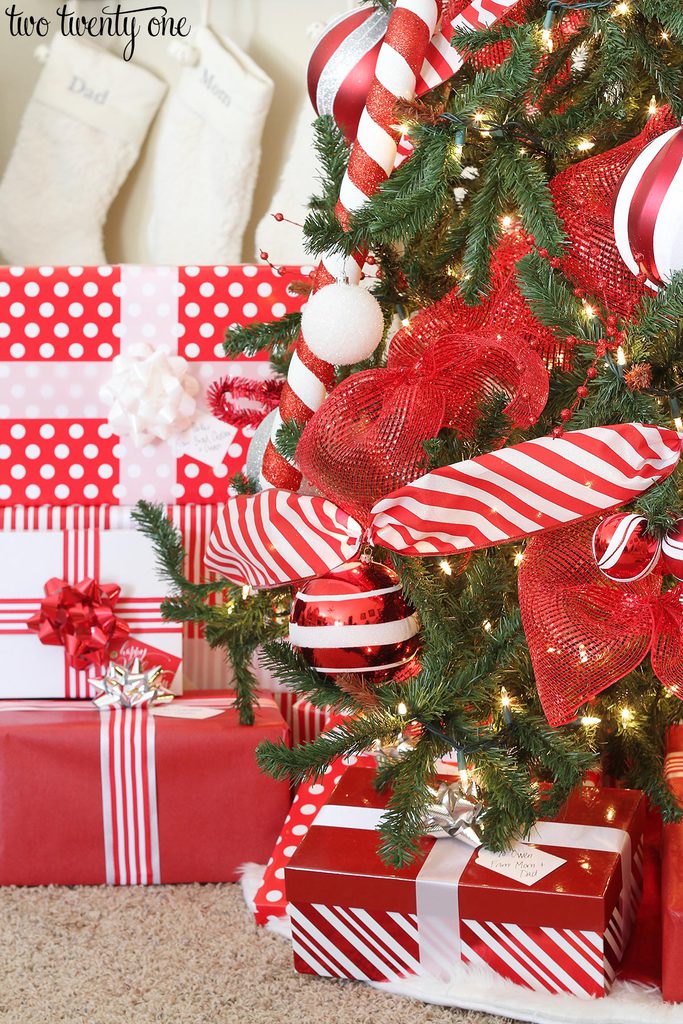The Best Red and White Christmas Tree Decorations - Start at Home
