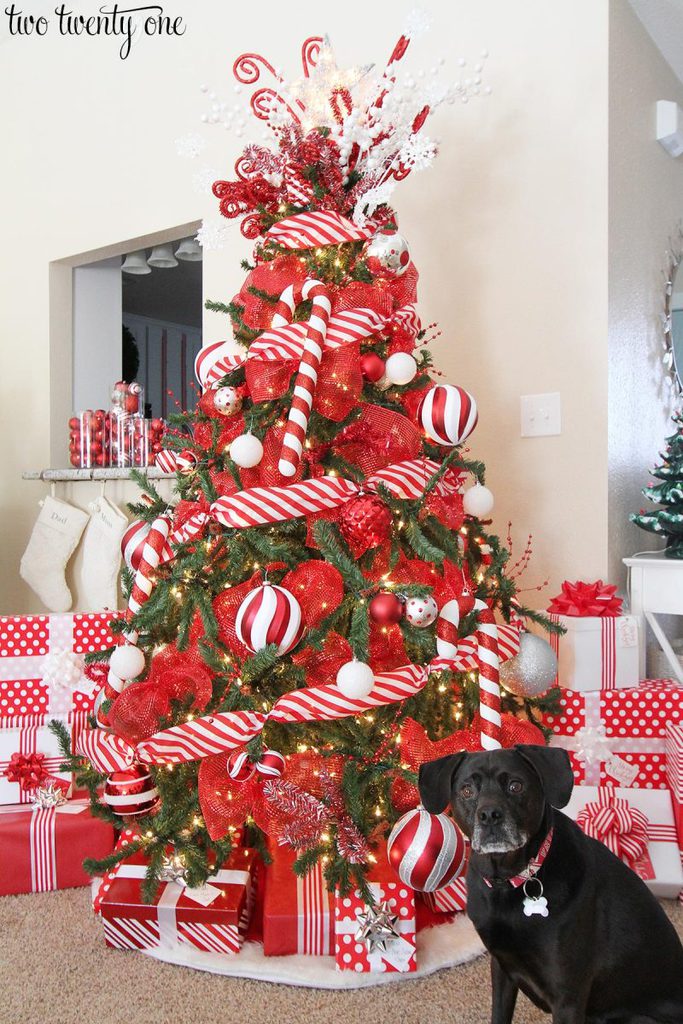 Red and White Christmas Tree  Decorating Ideas