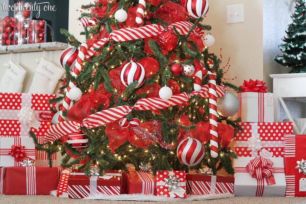 red and white christmas tree decoration ideas