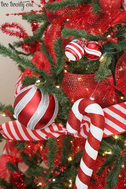 Red and White Christmas Tree - Decorating Ideas