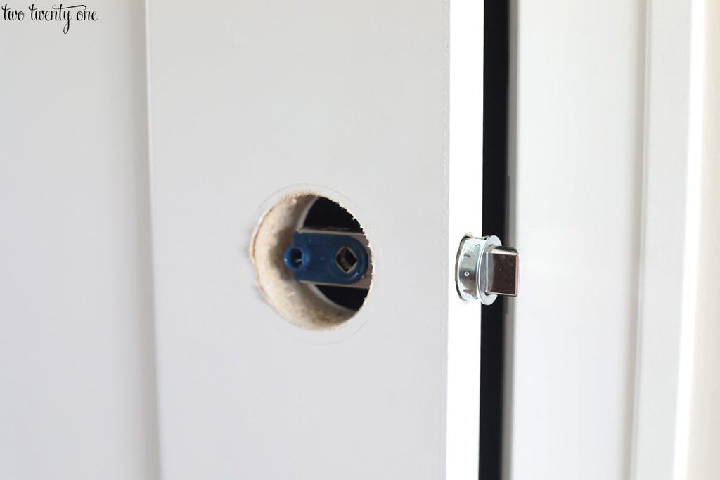 replacing interior door knobs