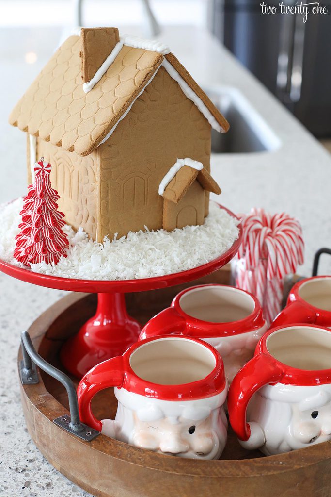 Gingerbread House Lidded Mugs
