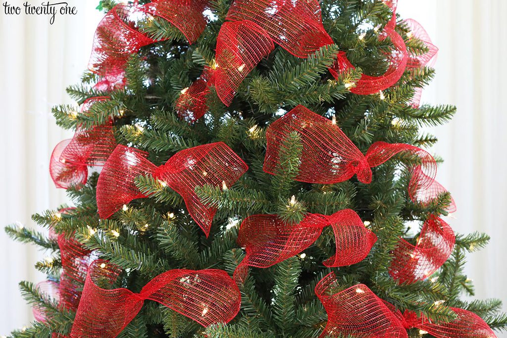 How to Decorate a Christmas Tree with Ribbon